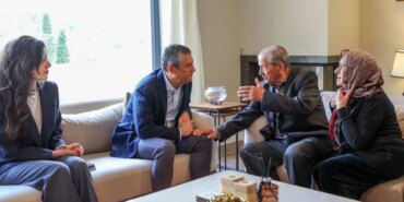 Özgür Özel’den Tutuklu Müdüre Aile Ziyareti