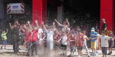 Minik İtfaiyecilerden Yangın Söndürme Eğitimi!